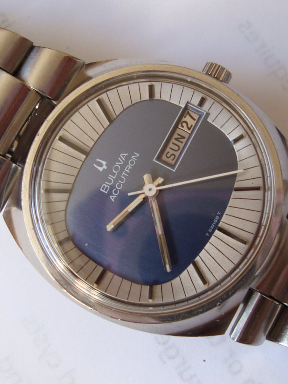 VINTAGE BULOVA ACCUTRON N2 ,RUN GREAT